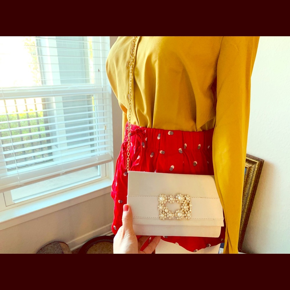 Alexis cross body with pearl